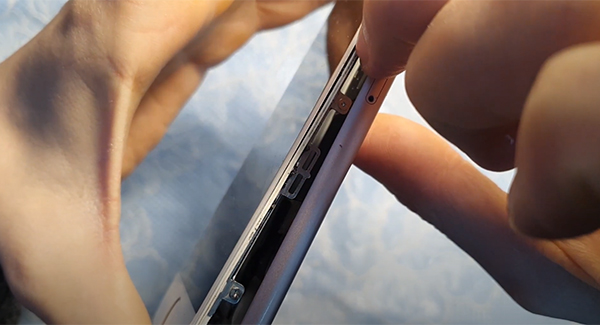 Почему на iPhone 6 отходит экран