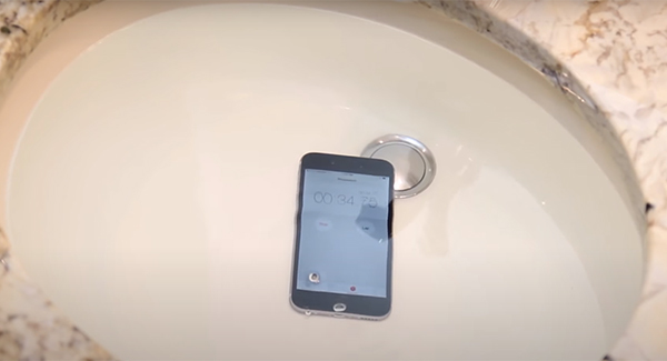 Попала вода в динамик iPhone
